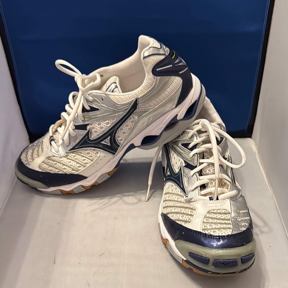 Mizuno women’s size 12 White and Blue Athletic Sneakers